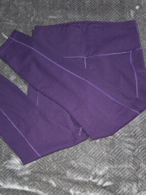High-Rise Purple Performance Leggings with Contrast Stitching XL Like New